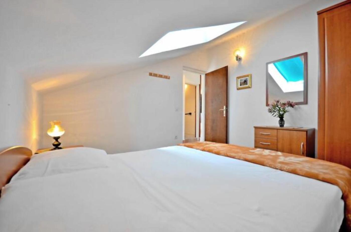 Apartment Bozikovic - Jelsa - Vitarnja Екстер'єр фото