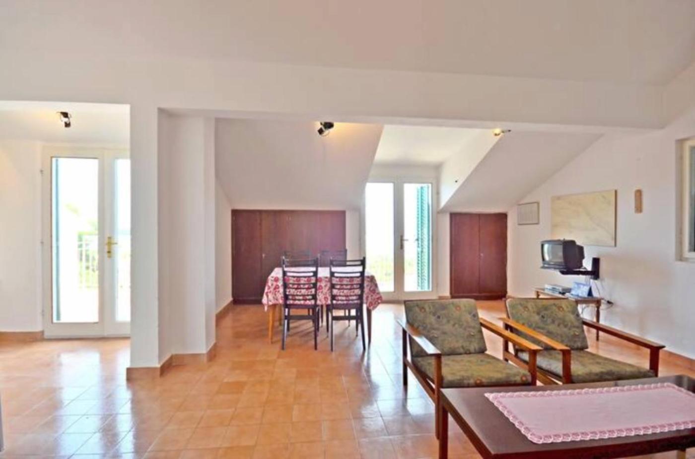 Apartment Bozikovic - Jelsa - Vitarnja Екстер'єр фото