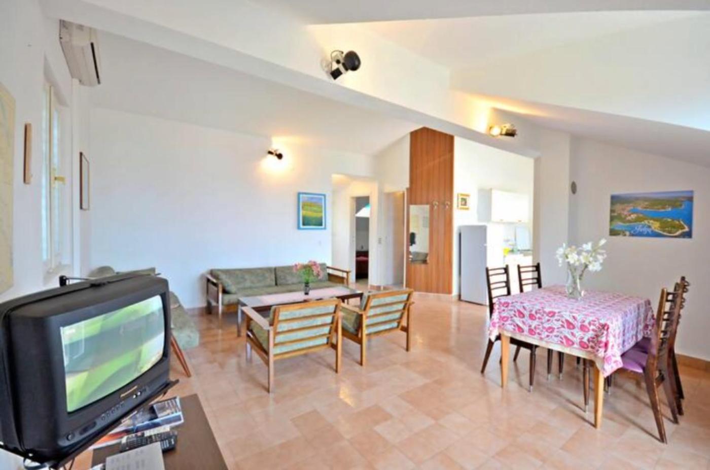 Apartment Bozikovic - Jelsa - Vitarnja Екстер'єр фото