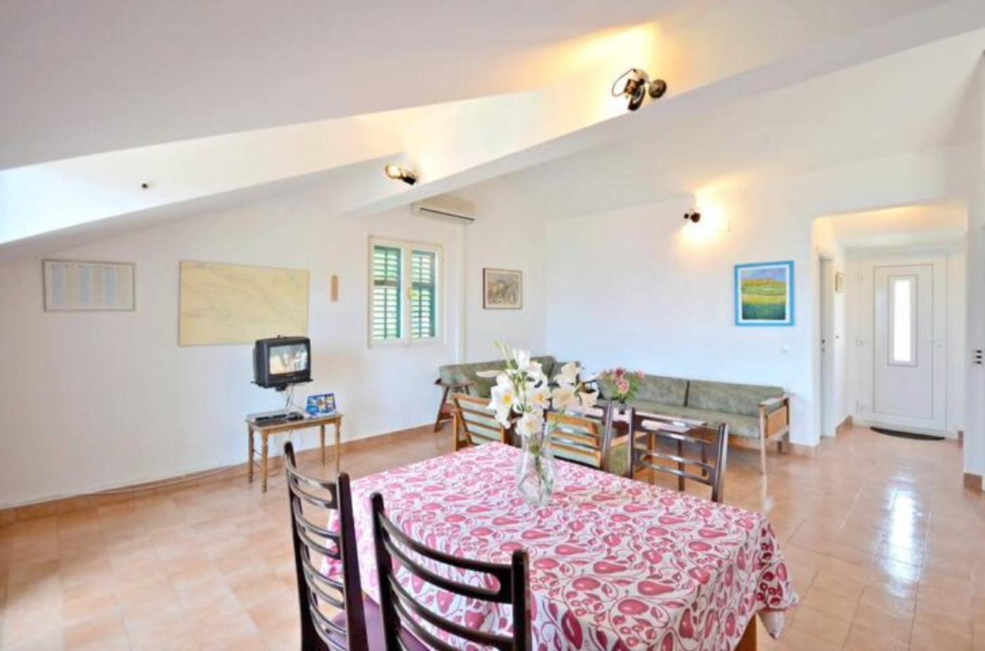 Apartment Bozikovic - Jelsa - Vitarnja Екстер'єр фото
