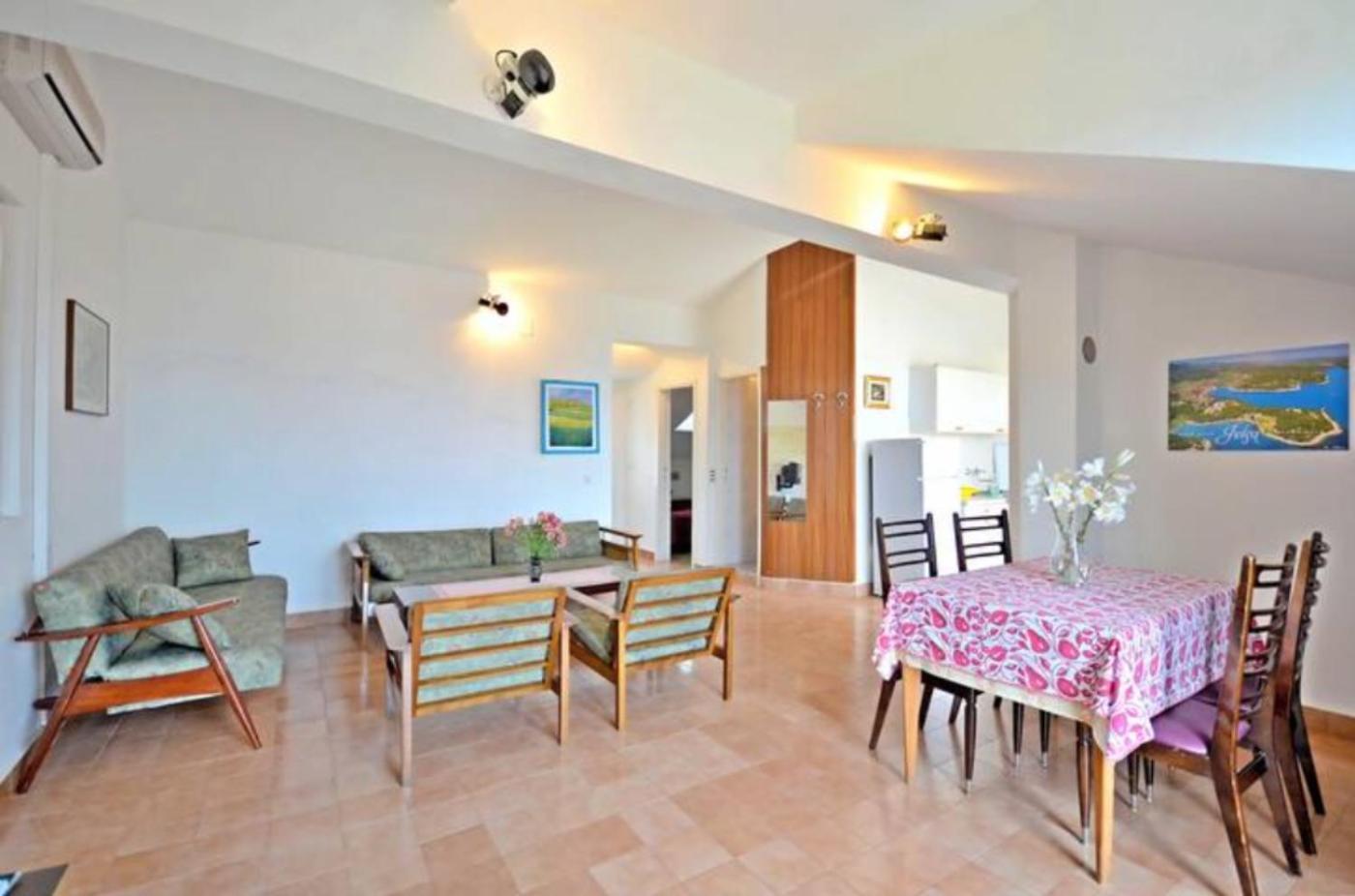 Apartment Bozikovic - Jelsa - Vitarnja Екстер'єр фото