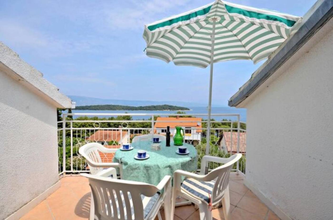 Apartment Bozikovic - Jelsa - Vitarnja Екстер'єр фото
