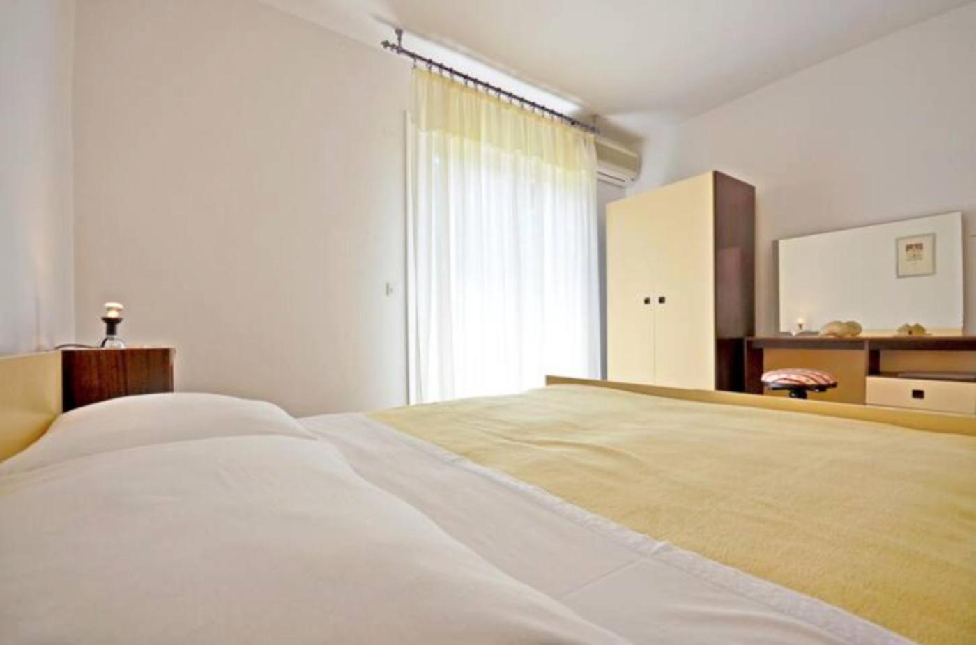 Apartment Bozikovic - Jelsa - Vitarnja Екстер'єр фото