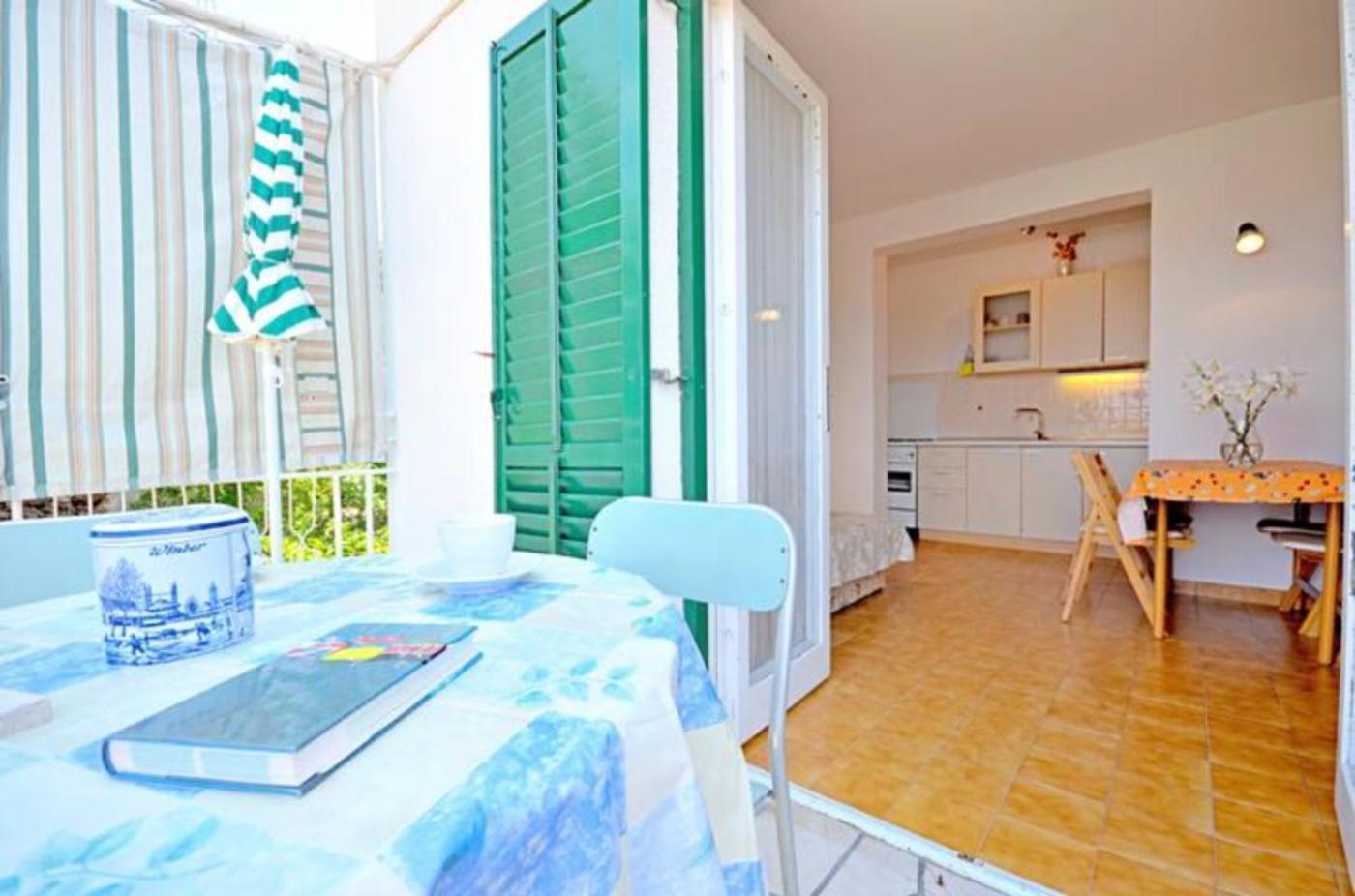 Apartment Bozikovic - Jelsa - Vitarnja Екстер'єр фото