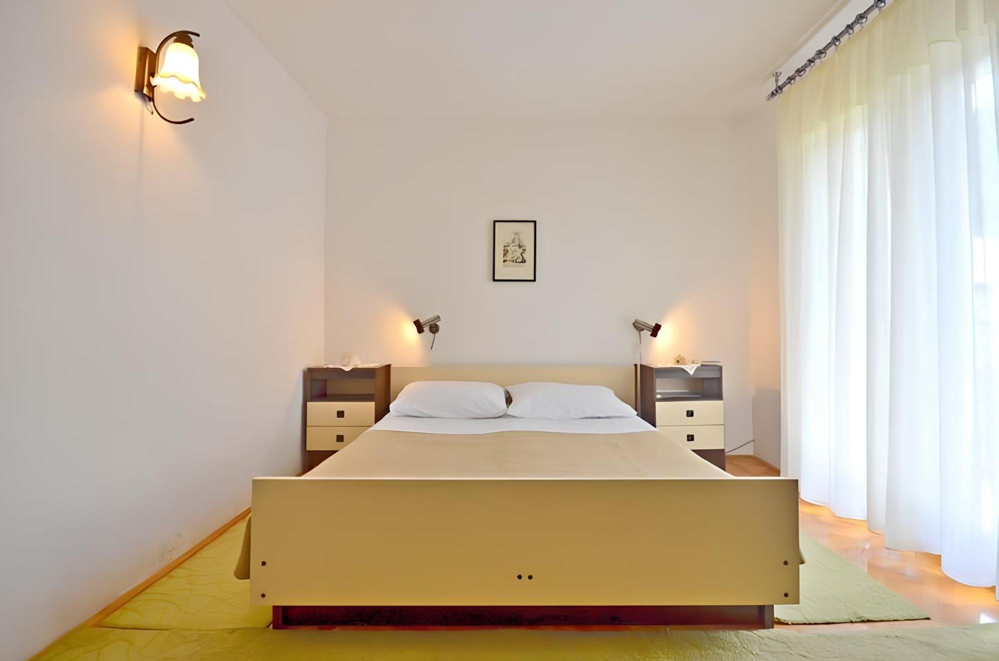 Apartment Bozikovic - Jelsa - Vitarnja Екстер'єр фото