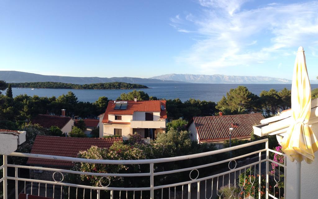 Apartment Bozikovic - Jelsa - Vitarnja Екстер'єр фото