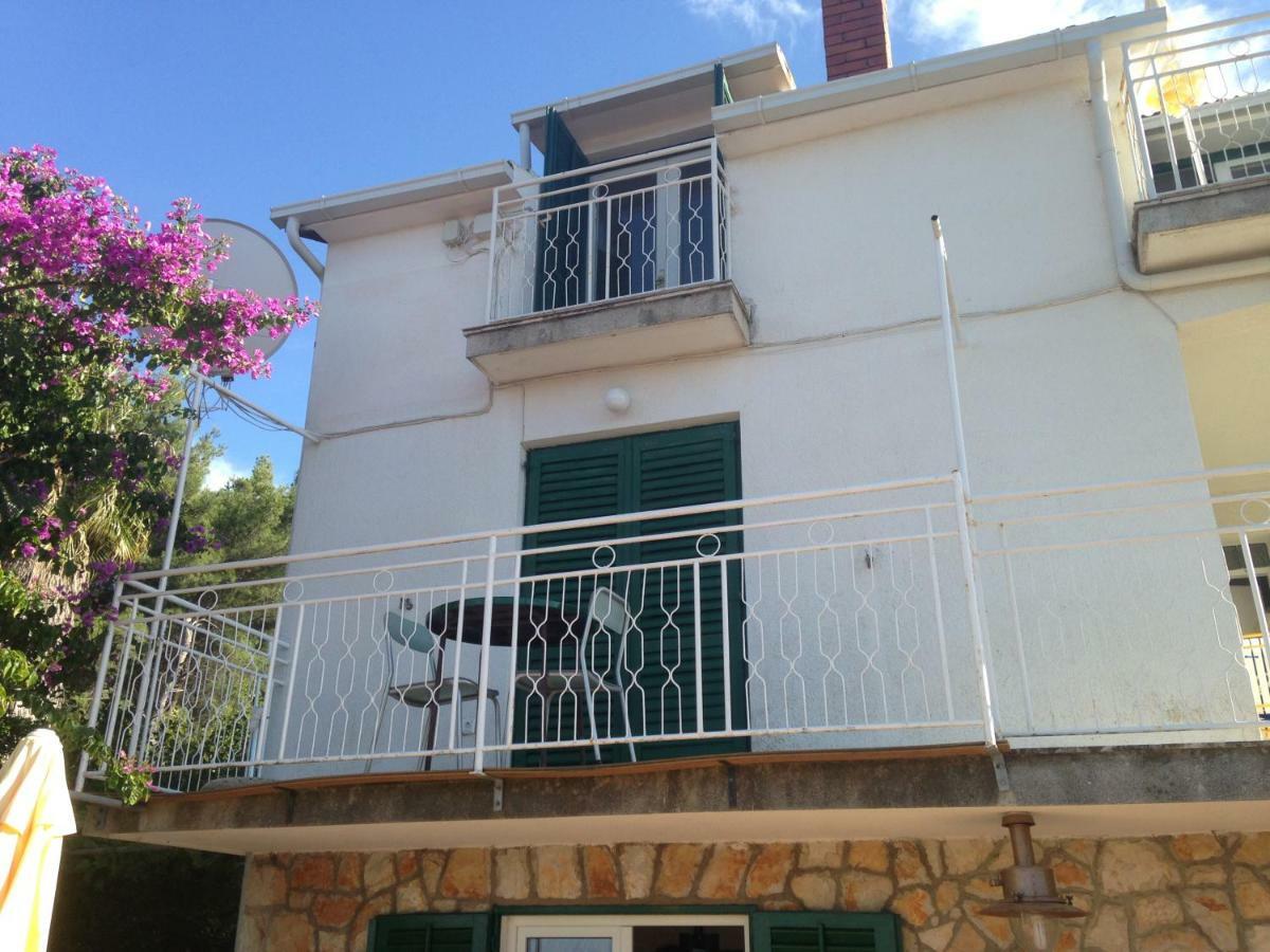 Apartment Bozikovic - Jelsa - Vitarnja Екстер'єр фото